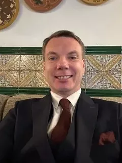 Исходное фото для шаржа - электрик