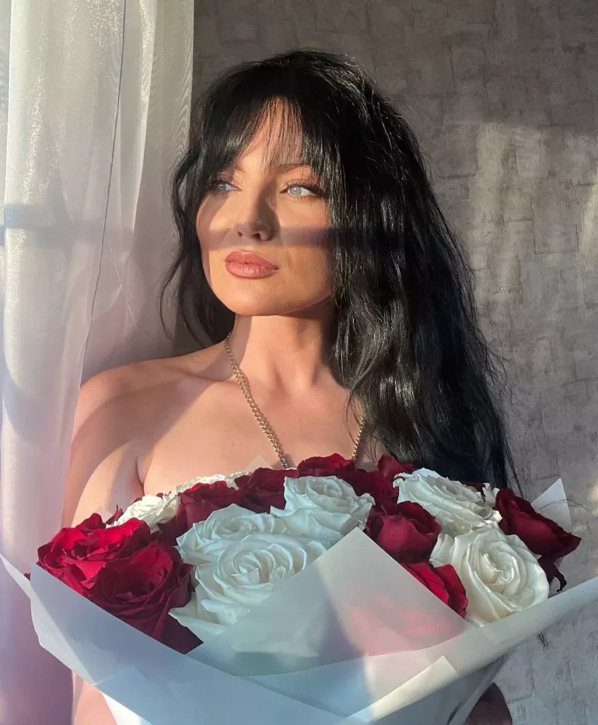 Исходное фото - портрет девушки сухой кистью